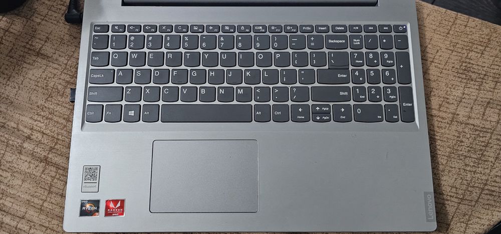 Vând laptop lenovo