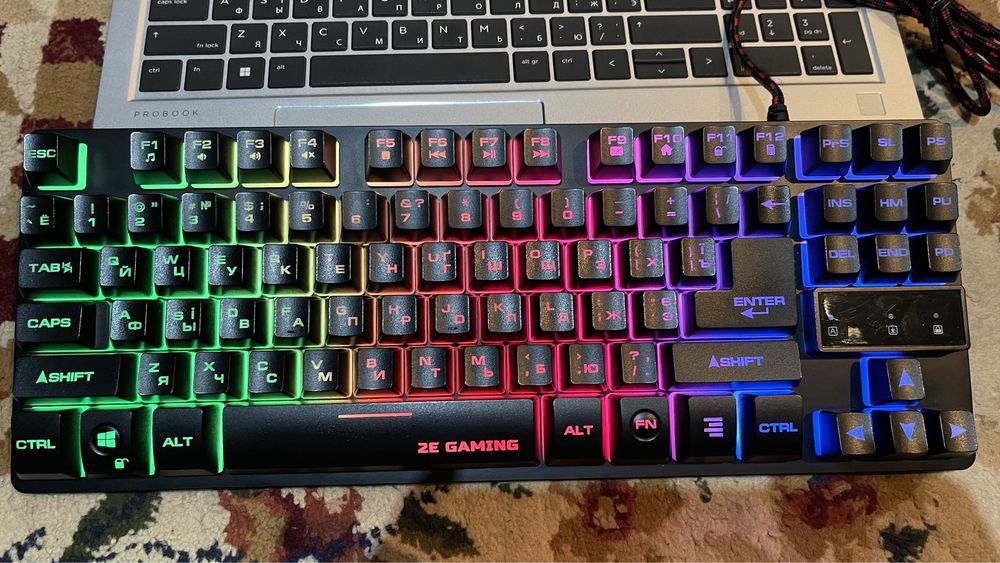 2E gaming klavitura