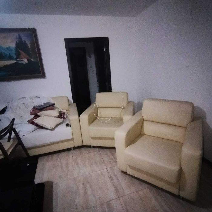 Vand set fotolii + canapea culoare crem,aspect impecabil