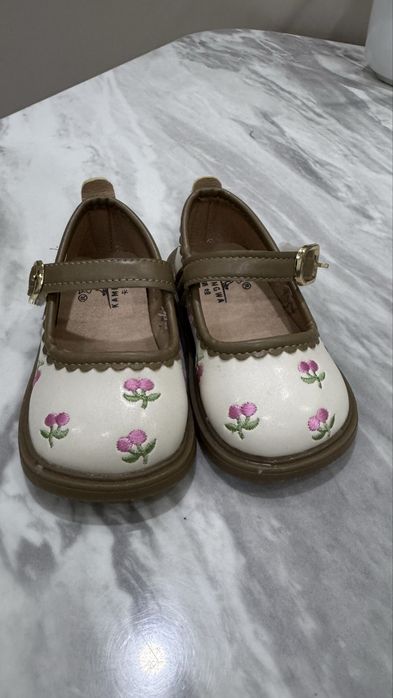 Сандали для девочек новые