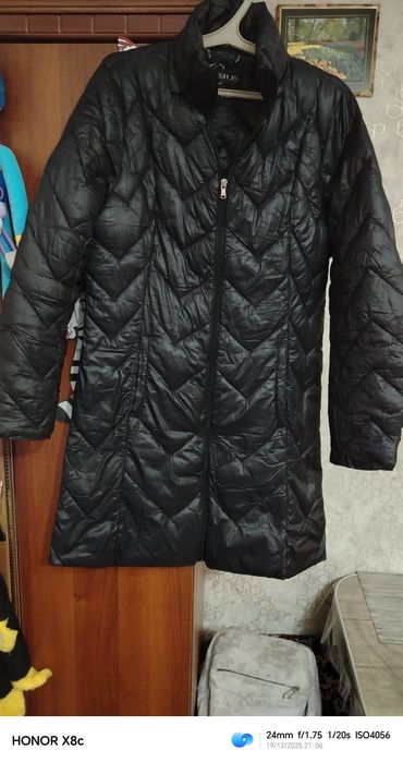 Продаю женскую куртку в отличном состоянии