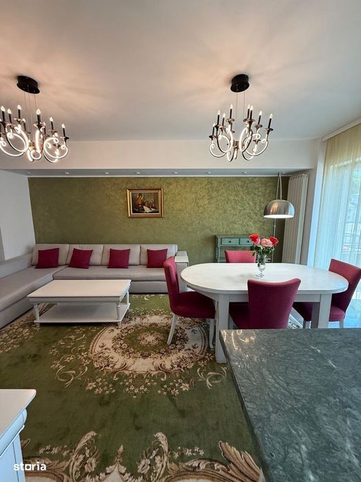 Apartament cu 4 camere decomandate, Centru