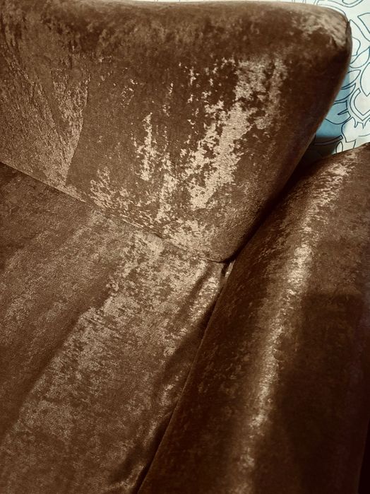 Продам диван коричневый компактный срочно