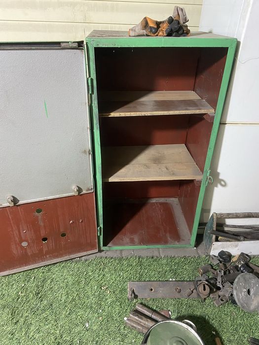 Продаю сейф металический