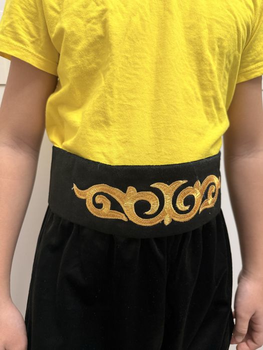 Ұлттық киім сатылады