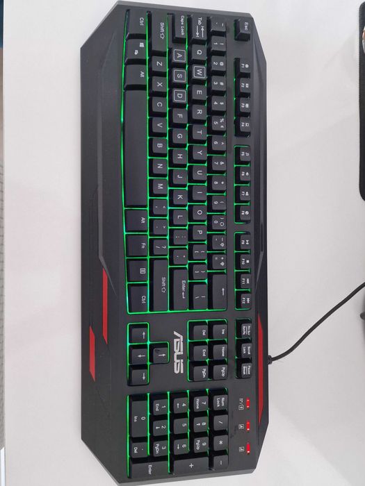 Tastatura gaming Asus in stare foarte buna