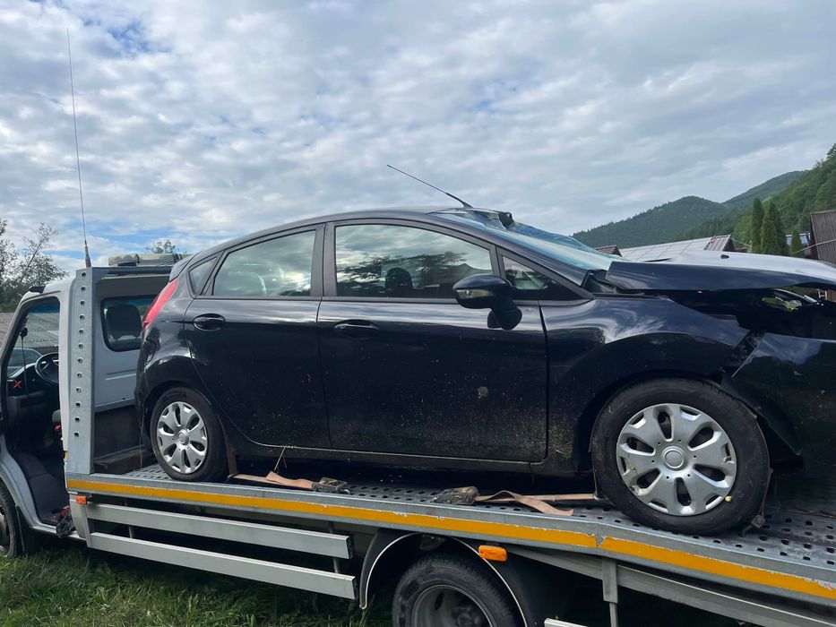 Dezmembrez ford fiesta
