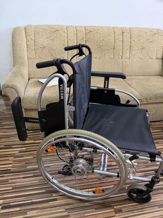 Carut scaun rulant 53 cm medical din aluminiu