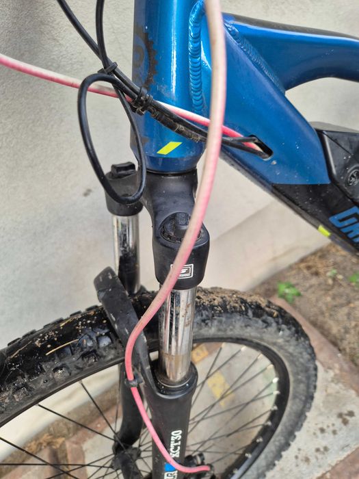 Prophete Graveler de 27.5 inch, echipată cu un motor spate Blaupunkt și baterie pe cadru.