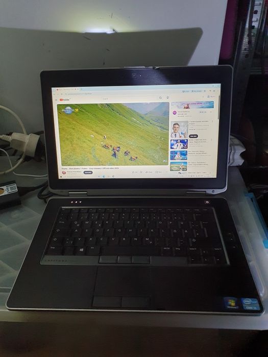 Лаптоп DELL 15.2 инча i5