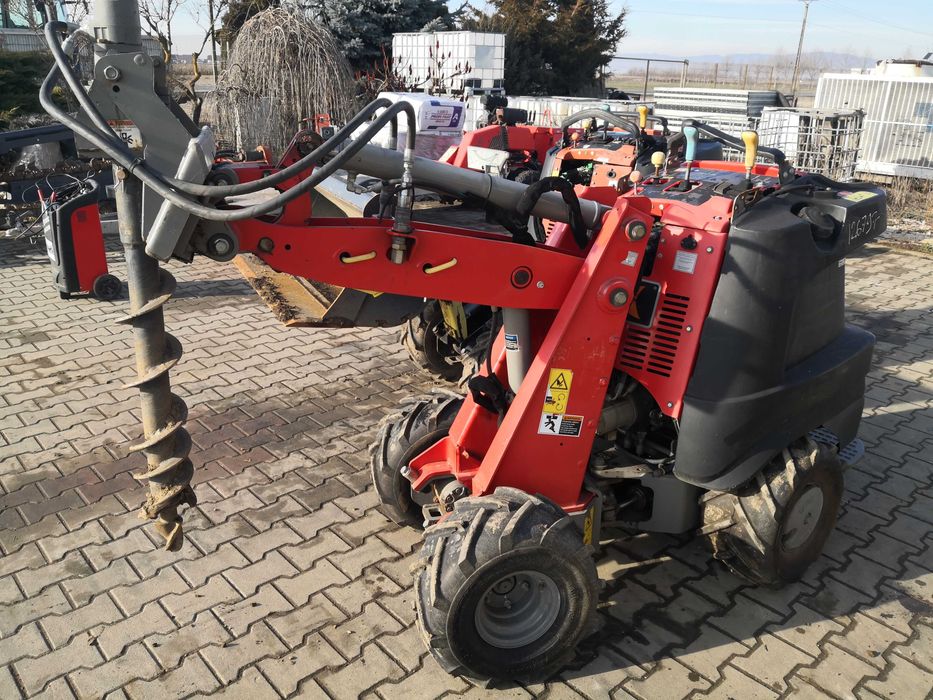 Utilaje multifuncționale Ditch Witch pentru lucrări de peisagistică