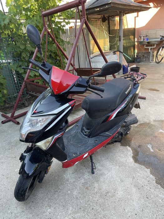 Vând scuter lexmoto