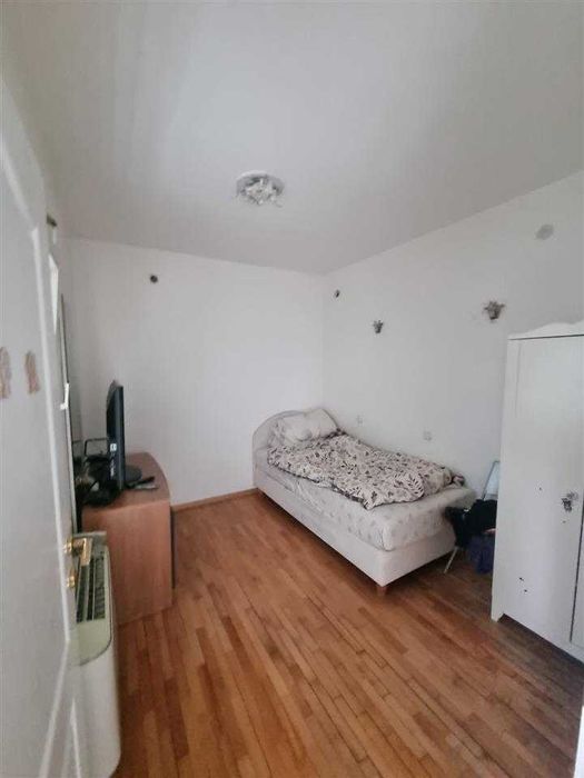 Тристаен имот в кв.Младост 4