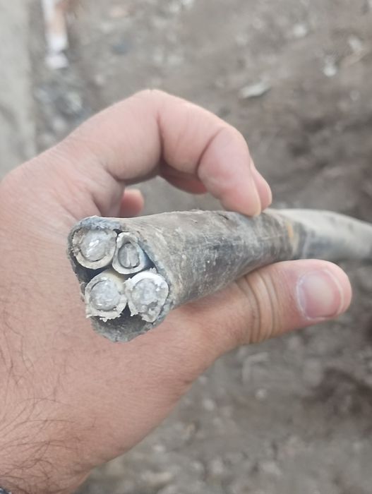 Кабел продам срочно 4*20