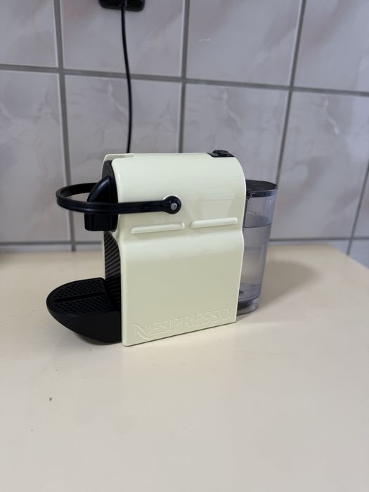 Espresor Delonghi nespresso cu capsule mici .