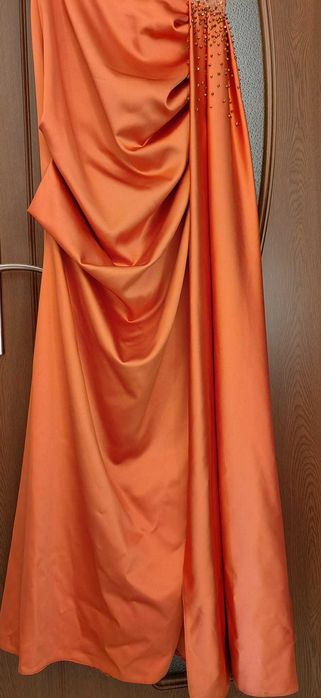 Официална рокля,