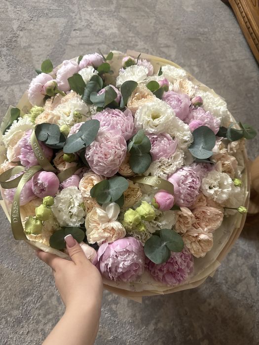 Продам букет свежий с пионами