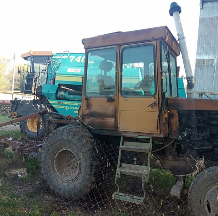 Продаётся ДТ-75 колёсный с плугом