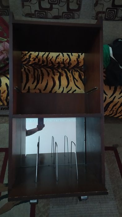 Продам Сотилади Тумба для Радиотехники почти новая