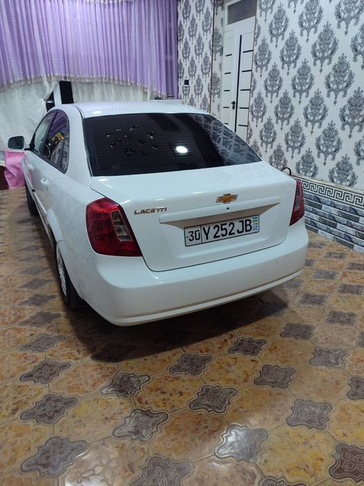 Gentra avtomobili sotiladi