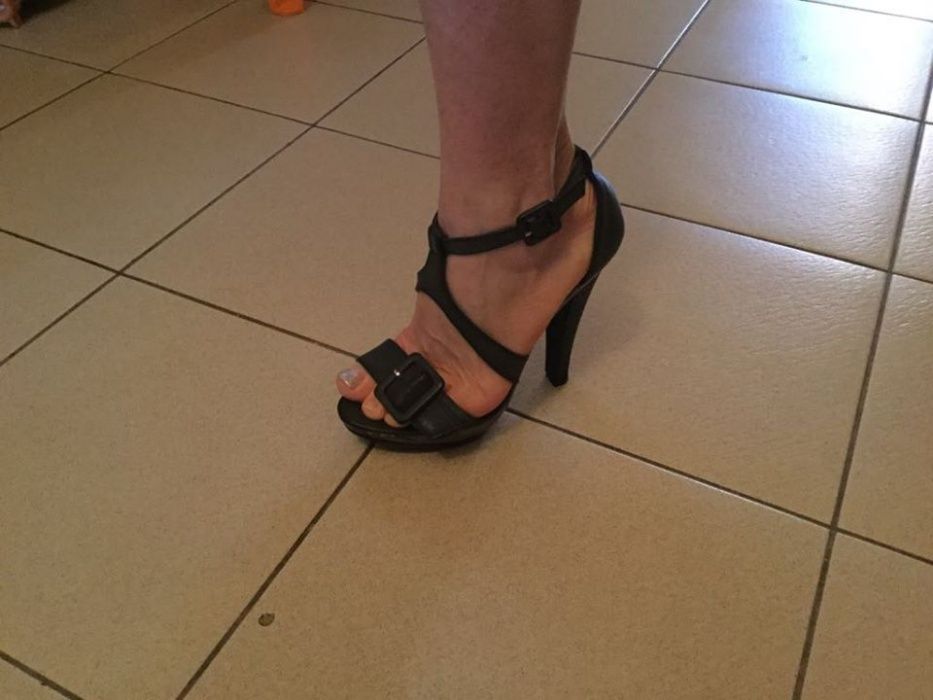 Дамски кожени сандали