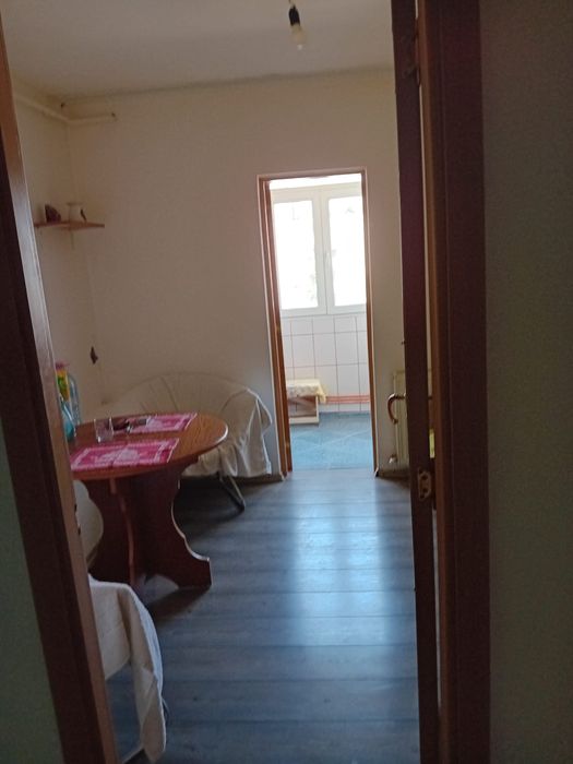 Inchiriez apartament