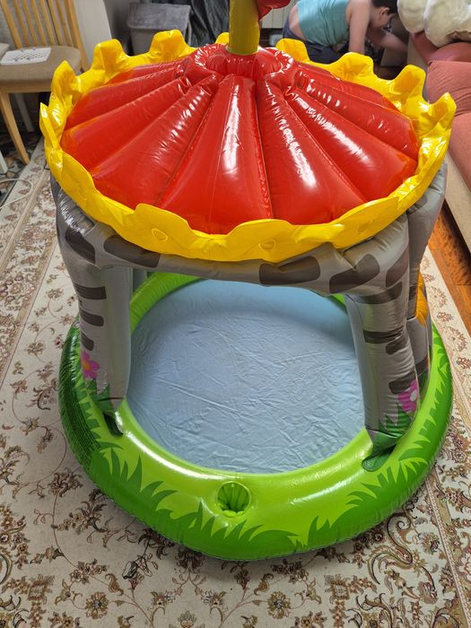 Надувной бассейн "Замок"