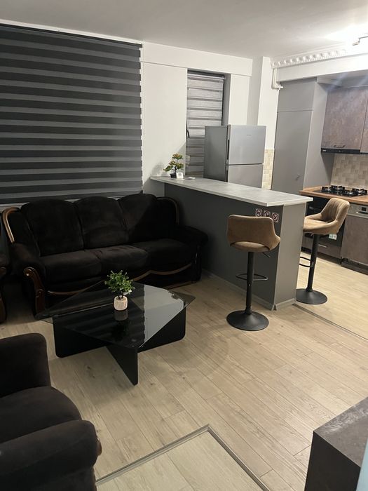 Inchiriez apartament 3 camere