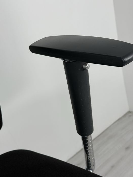 Drabert Entrada е стилен и модерен стол ергономичен дизайн,