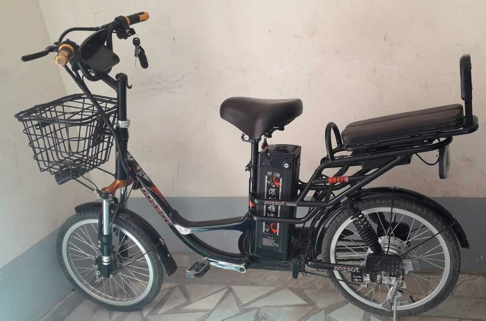 VELOSKUTER: POSSAT. Black. Holati yaxshi