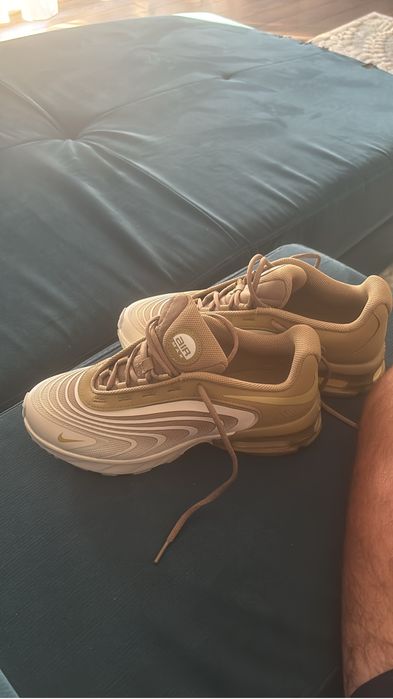 Vand adidasi nike