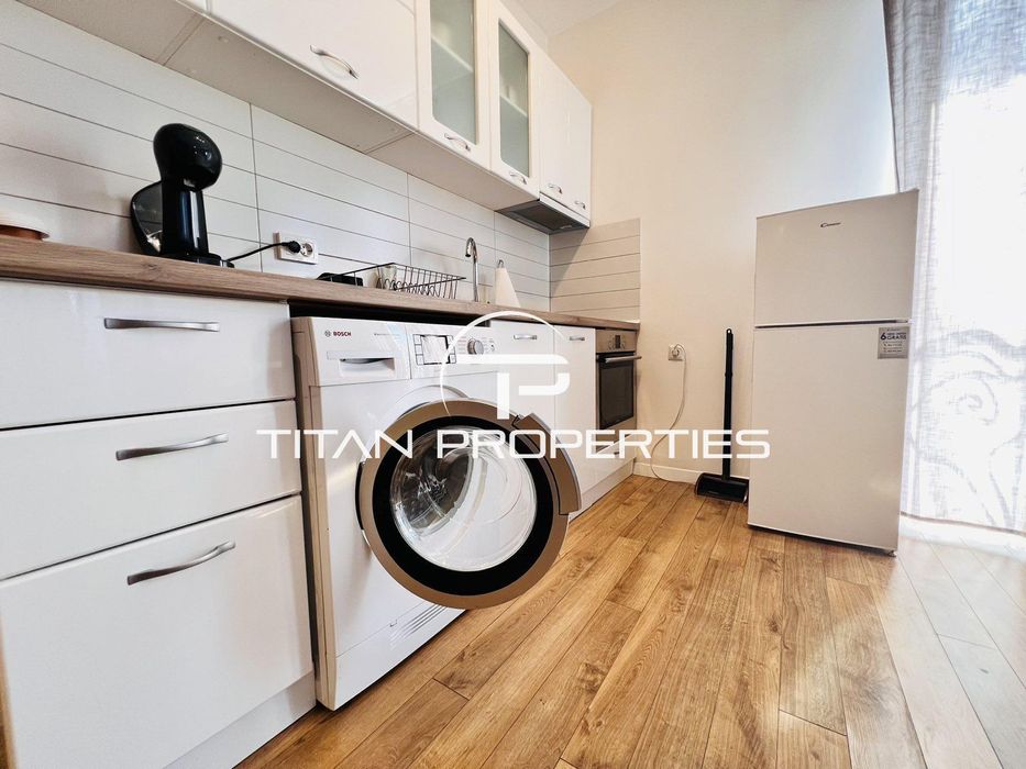 Дава се под наем Двустаен апартамент в Бургас, Център - 50 кв.м за 510 € - Снимка #3