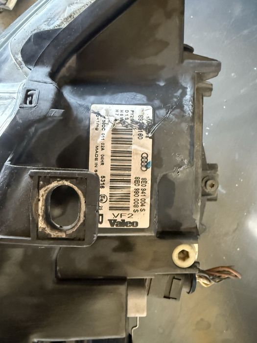 Фарове за Ауди А4 б6 ксенон валео обурудвани Audi A4 B6 xenon Valeo