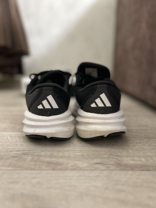 Кроссовки адидас