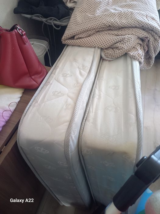 кровать с матрасом