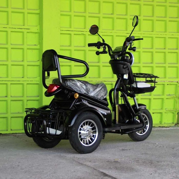 Двуместна електрическа триколка MaxMotors Pudding 1800W-48V-20Ah-BLACK