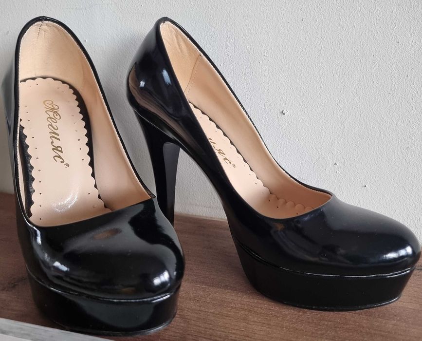 Елегантни обувки Megias