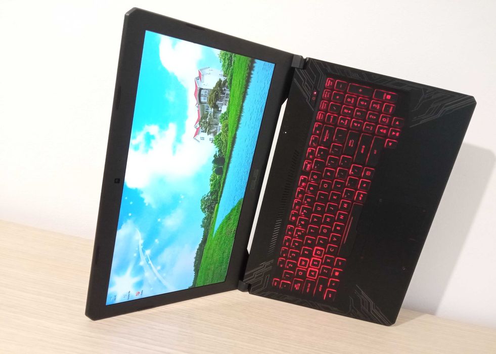 Laptop INTEL I7 32GB ram ASUS ULTRA GAMING SSD placa video dedicata NVIDIA 16GB ram ecran 15.6 inch 2 placi video windows 11 ASUS ROG TUF