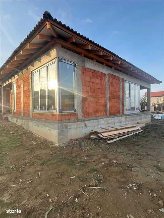 RECO Casa plan parter cu 3 dormitoare-la rosu- Paleu