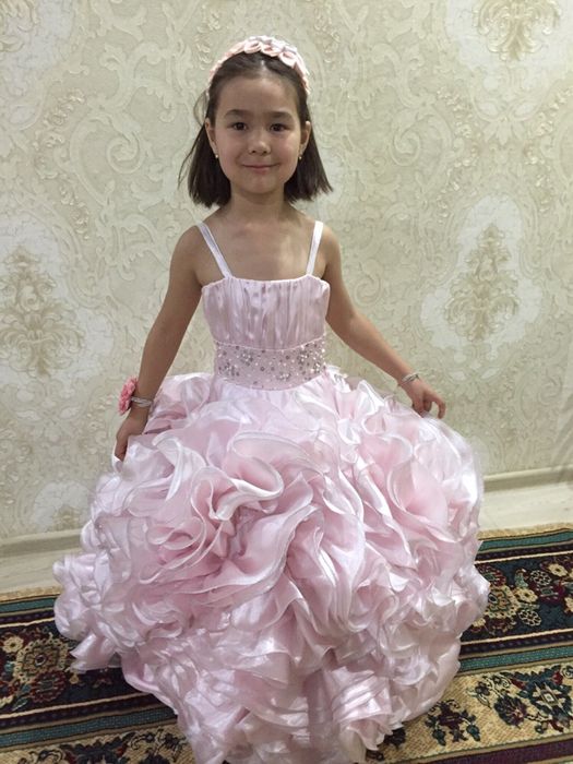 Продам платье на выпускной для девочки