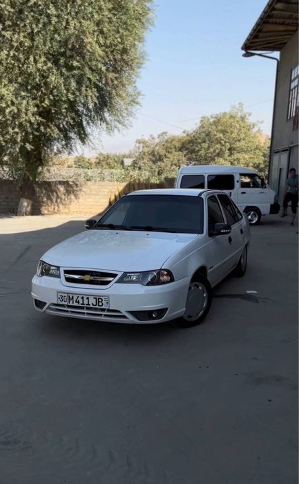 Nexia 2 1.6 sotuvda moshina tayor holatda xarajati yoq yangi balonlard