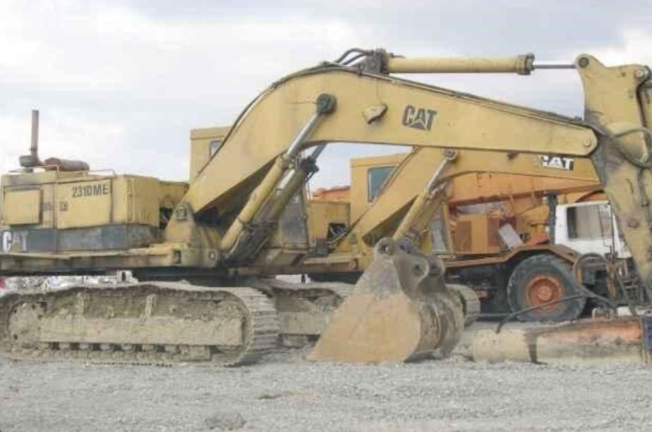 Dezmembrez excavator pe șenile Caterpillar 231D, 231C, 235D – piese