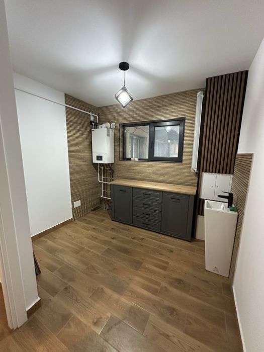 Spatiu comercial / birou - ultracentral, centrul istoric, piata unirii, bloc tarom, dispune de parcare cu bariera