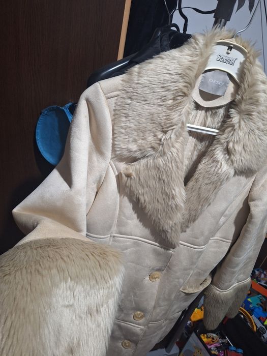 Cojoc dama crem cu blana