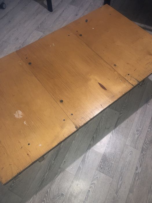 Стол деревянный низкий