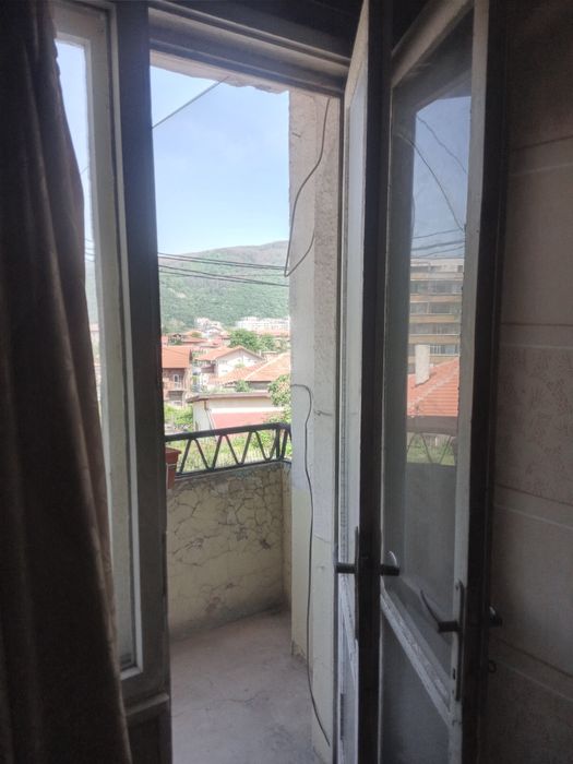 Продава се вториетаж от къща