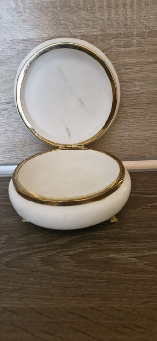 Минерал сувенир ,кутия за бижута