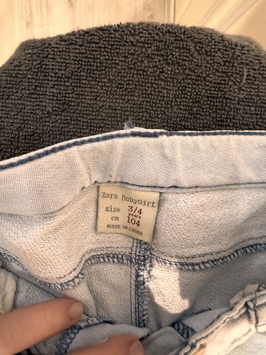 Продам джинсы zara на девочку