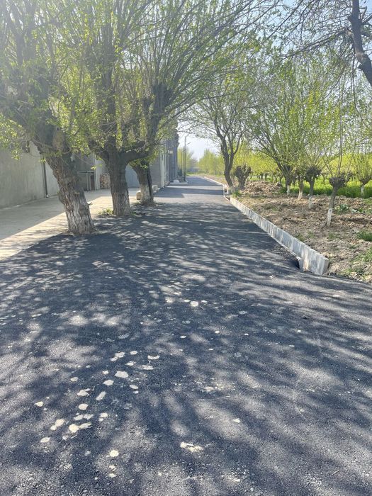 Ipakchilik evro maxalada yer sotiladi 7.5 sotix 2ta kochaga qaragan