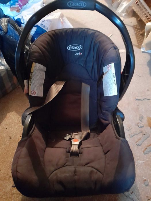 Продавам столче за кола